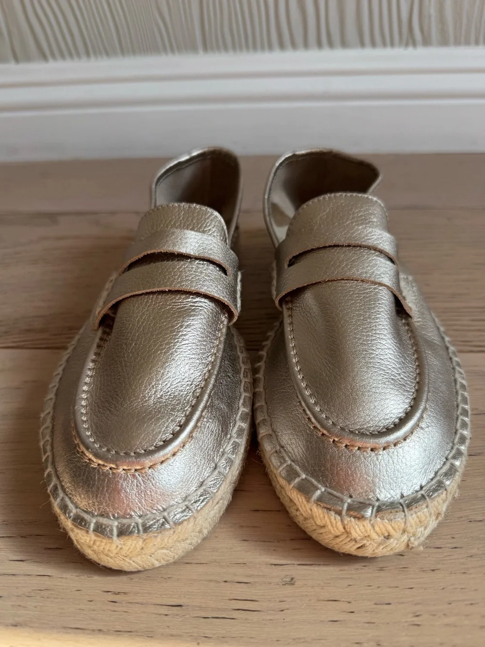 La Canadienne Metallic Bronze Gold Espadrille Loafers - Women Sz: 39 / 8-8.5